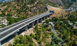 9 Tünel, 13 Köprü ve 4 Viyadük'ten Oluşuyor Çok Stratejik Bir konumda Bulunuyor İki Büyükşehiri Bağlıyor