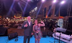 Niksar’da Reyhan Karaca İle 90’lar Rüzgârı Esti