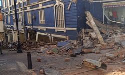 Akşam Saatlerinde Deprem Ülkeyi 7.4 Şiddetinde Salladı Binalar Hasar Gördü Tsunami Alarmı Verildi