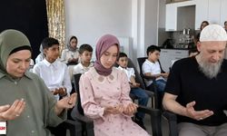 Türkçe Öğrenmek İçin Kur’an Kursuna Başlayan 12 Yaşındaki Mia Müslüman Oldu