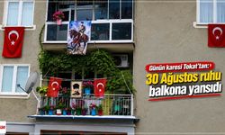 Günün karesi Tokat’tan: 30 Ağustos ruhu balkona yansıdı