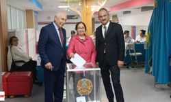 Kazakistan Seçimlerinde Tokat Detayı: İki İsim Sandıkta