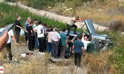 Gümenek Mevkiinde Korkutan Kaza: Otomobil Yoldan Çıkıp Devrildi