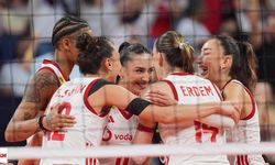 Bizim kızlar yine yaptı: Filenin Sultanları üst üste 2. kez Avrupa şampiyonu