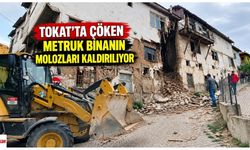 Tokat’ta çöken metruk binanın molozları kaldırılıyor