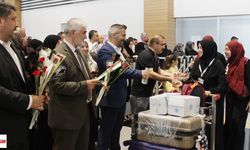 Tokatlı Hafızlar Umreden Döndü: Havalimanında Güllerle Karşılandılar
