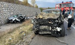 İki otomobil çarpıştı, 4 kişi öldü, 2 kişi yaralandı