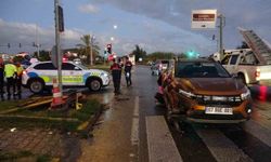 Kırmızı ışıkta bekleyen araçlara kamyon çarptı: 2 yaralı