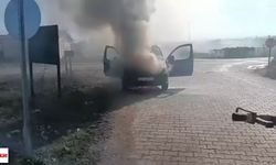 Erbaa’da Sabah Saatlerinde Korkutan Anlar: Hafif Ticari Araç Aniden Alev Aldı!