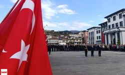 Niksar’da Cumhuriyet Bayramı Coşkusu Çelenk Sunumu İle Başladı