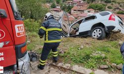 Direksiyon Hakimiyetini Kaybeden Araç Şarampolde Askıda Kaldı