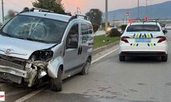 Erbaa’da Refüjü Aşan Hafif Ticari Araç Karşı Şeritte Durabildi