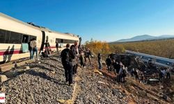 İki Tren Çarpıştı, Vagonlar Savruldu: Çok Sayıda Ölü ve Yaralı Var!