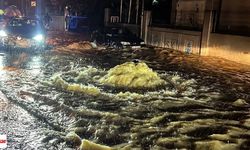 İstanbul'da Korkunç Gece! Sokaklar Göle Döndü, 2 Can Kaybı Yaşandı