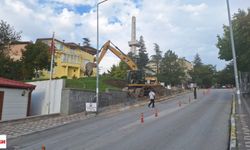 Kümbet Mahallesi’nde Dikkat Çeken Çalışma! İstinat Duvarı Neden Yıkılıyor?