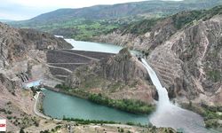 Kaynağını Gümüşhane'den Alıyor 3 İl 8 İlçeye Hayat Veriyor Üzerinde 10 Baraj Yer Alıyor Tokat'ta Birleşiyor