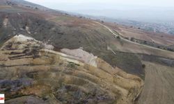 Tokat'ın Zile İlçesi Yakınında Korkutan Gelişme Bölgede Derin Çatlaklar Oluştu Valilik Uzak Durun Çağrısında Bulundu