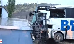 TIR’la çarpışan yolcu otobüsü eve daldı! Şoför hayatını kaybetti