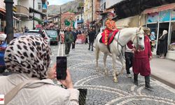 Tokat'ta minikler Osmanlı geleneğiyle eğitime adım attı