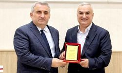Gazeteci Ahmet Külekçi Artvin Çoruh Üniversitesi'nde Türkiye'nin Ortadoğu rolünü değerlendirdi