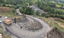 Tokat'ta heyelanla çöken yol için ekipler sahaya indi