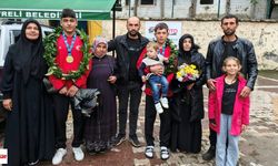 Balkanlardan madalyayla dönen Tokatlı güreşçilere coşkulu karşılama