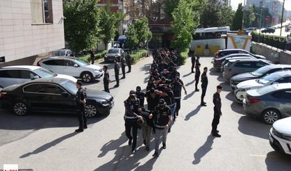 FETÖ'nün Finansal Ağına Büyük Darbe: Maydonoz Döner Operasyonunda 23 Şüpheli Yakalandı