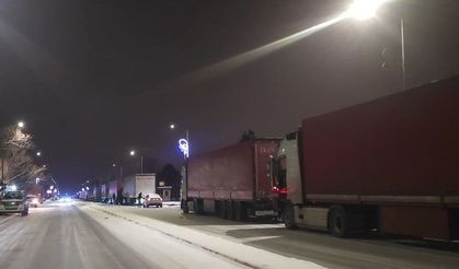 Erzincan-Sivas karayolu çığ nedeniyle bir süre ulaşıma kapandı