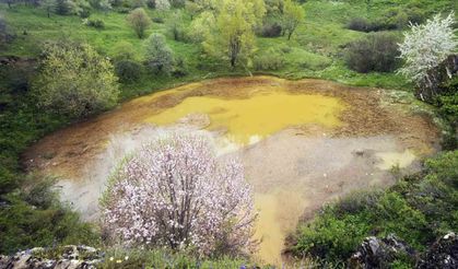 Efsanelere konu olan göl renk değiştirdi, ziyaretçileri hayal kırıklığı yaşadı