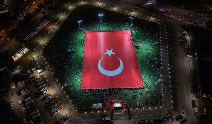 Dünyanın en büyük Türk bayrağı açıldı