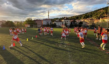 Niksar’da Minik Kramponlar Sahaya İndi