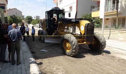 İş makinesinin altında kalan işçi hayatını kaybetti