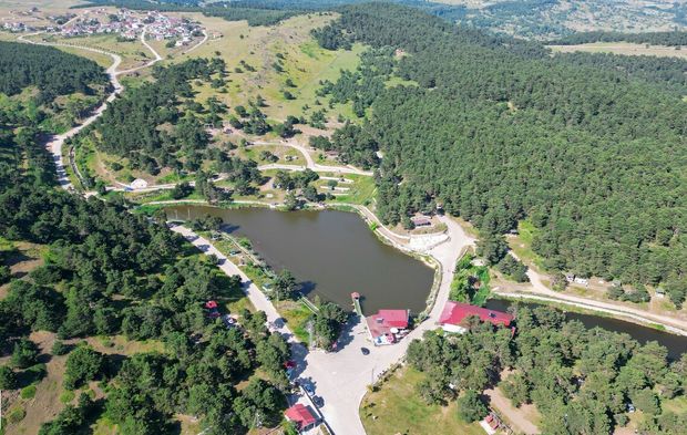 Hasanşeyh Göleti, çam ormanları ve serin havasıyla ilgi görüyor