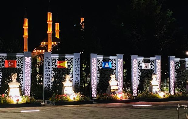 Tokat’ta tartışmaların ardından yenilenen Türk Büyükleri Anıtı hizmete girdi