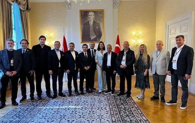 Küresel Gazeteciler Konseyi Londra'da Dostluk Rüzgarı Estirdi