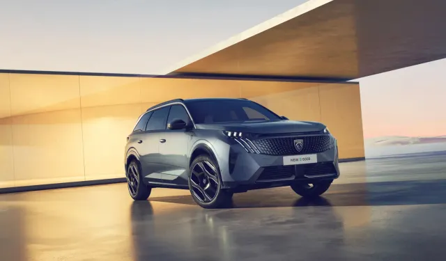 Peugeot'un 7 Koltuklu Elektrikli SUV Modeli Piyasayı Sarsıyor