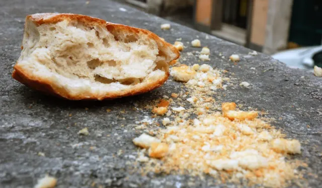 Rüyada Ekmek Kırıntısı Görmek: Küçük Detayların Büyük Anlamları