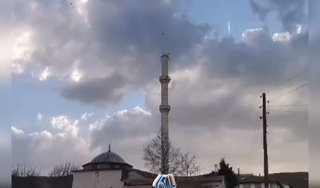 Tokat'ta deprem cami minaresini yıktı