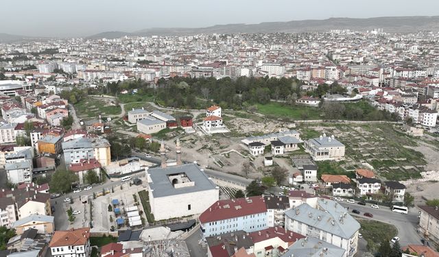 Sivas Belediye Başkanı Uzun Kale Projesi'ni inceledi