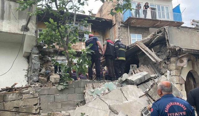 Kahramanmaraş’ta iki katlı metruk bina çöktü
