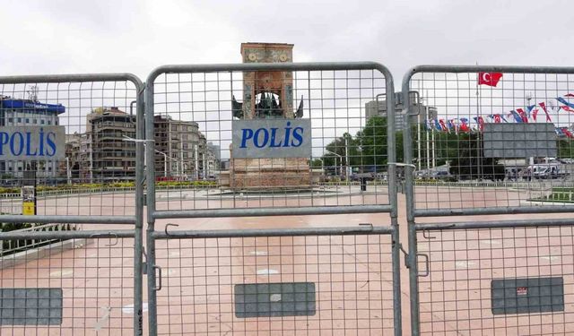 Taksim’de 1 Mayıs hazırlıkları başladı: Demir bariyerler getirildi