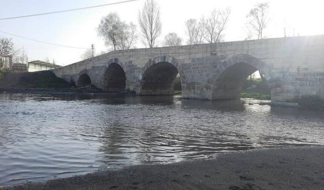 Sulusaray'da 2 bin yıllık köprü 5 depremde de hasar almadı!