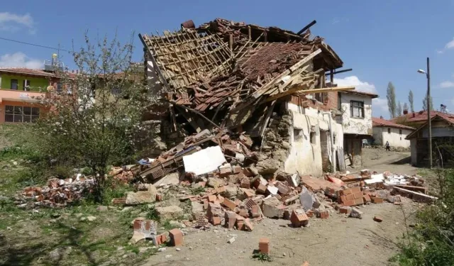 Tokat'ta Deprem Sonrası Ağır Hasar Gören Evler İçin Konteyner Verilecek