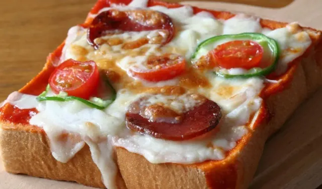 Acil Durumlar İçin Hızlı Çözüm: 10 Dakikada Tost Ekmeğinde Pizza Tarifi