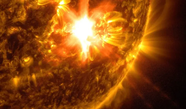 Güneş'te Dev Patlama, Dünya Tehlike Altında mı?