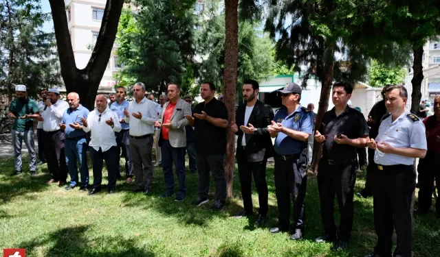 Turhal'da Şehit Ailelerine Kurban Bayramı Ziyareti