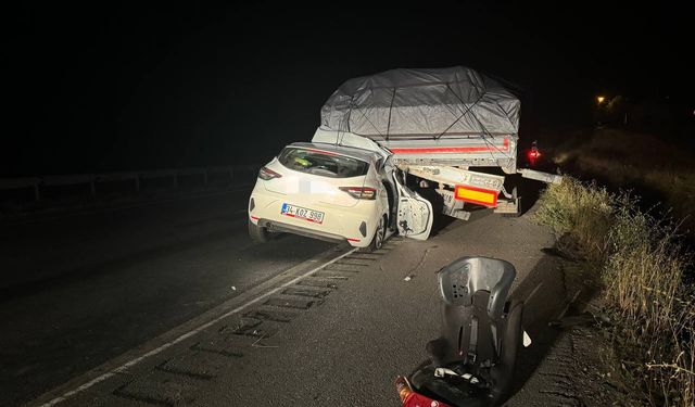 Amasya’da otomobil tıra arkadan çarptı: ABD’li aileden 2’si ağır 5 kişi yaralandı