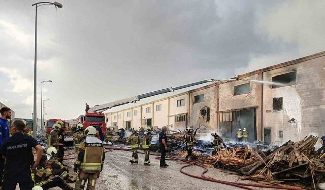 Ankara’da kereste ve polyester imalathanesindeki yangın kontrol altına alındı