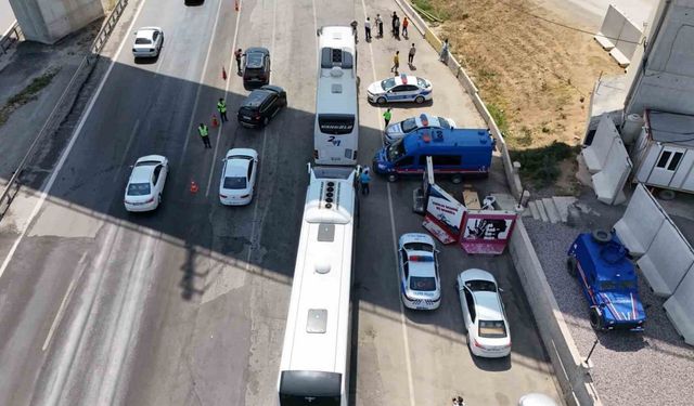 Kilit kavşakta Tokat otobüsleri de denetimde...