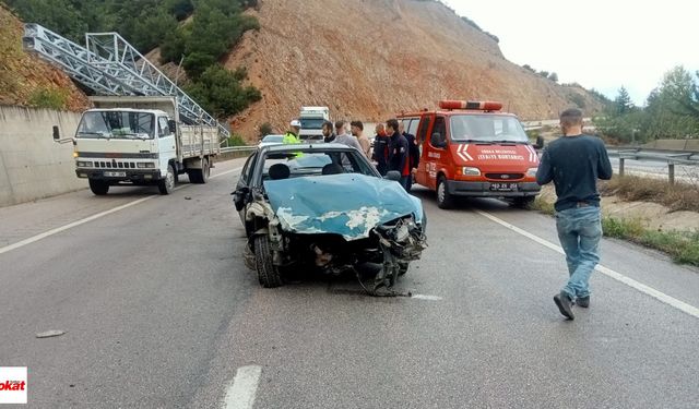 Tokat'ta Trafik Kazası: Bariyerlere Çarpan Otomobilde 3 Kişi Yaralandı